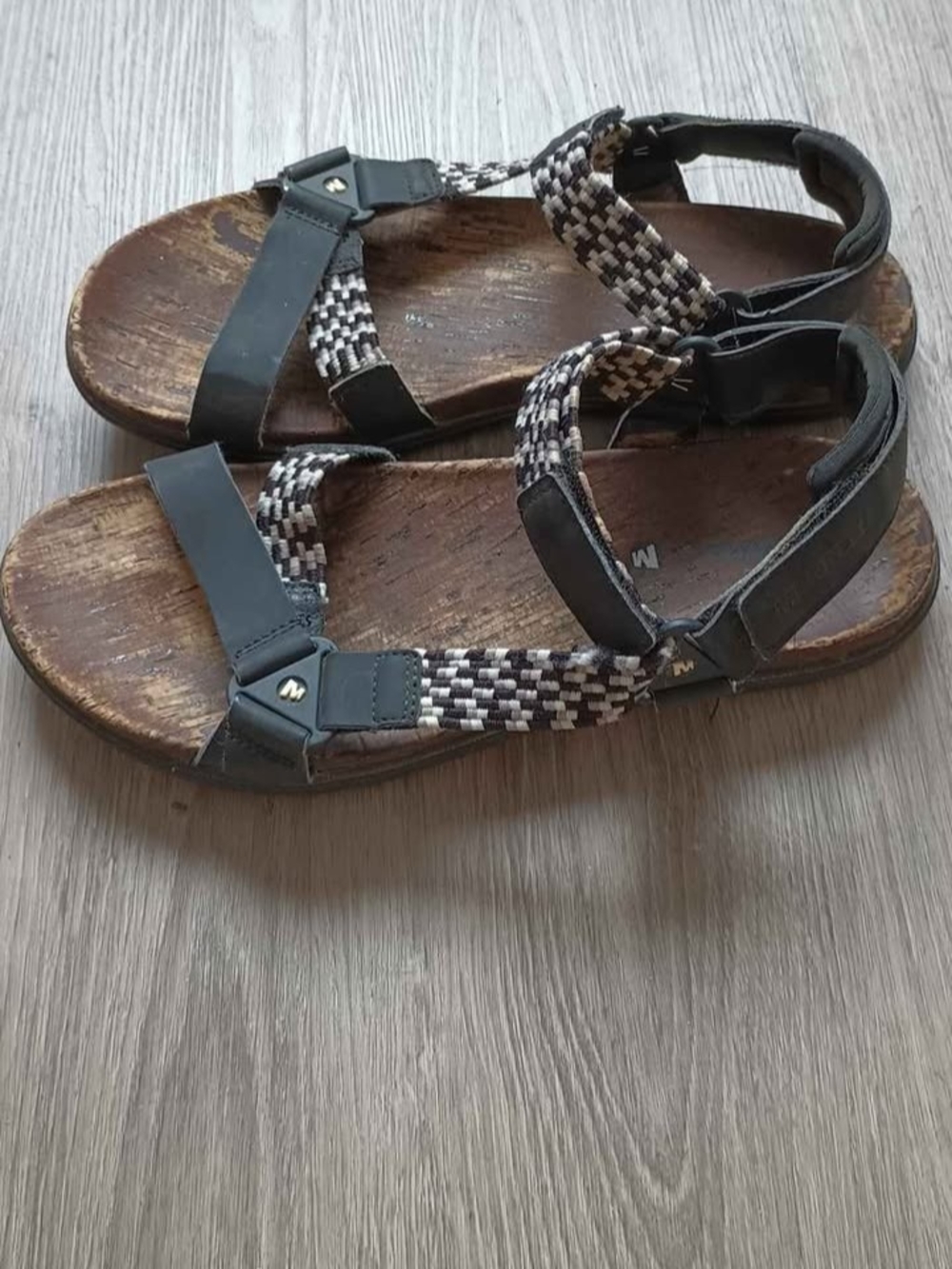 Merrell Women’s Black & Brown Woven Strap Sandals Size 8